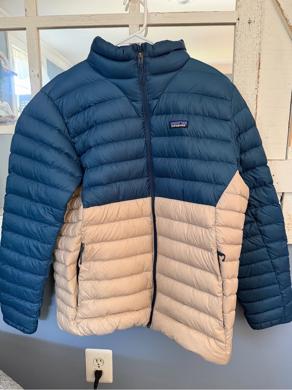 Patagonia Men’s Down Sweater Puffer Jacket Blue Cream